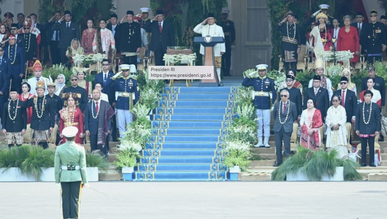 Presiden Prabowo Subianto memimpin langsung Upacara Peringatan Detik-Detik Proklamasi Kemerdekaan Republik Indonesia di halaman Istana Merdeka, Jakarta, pada Minggu, 17 Agustus 2025. Foto: BPMI Setpres/Kris