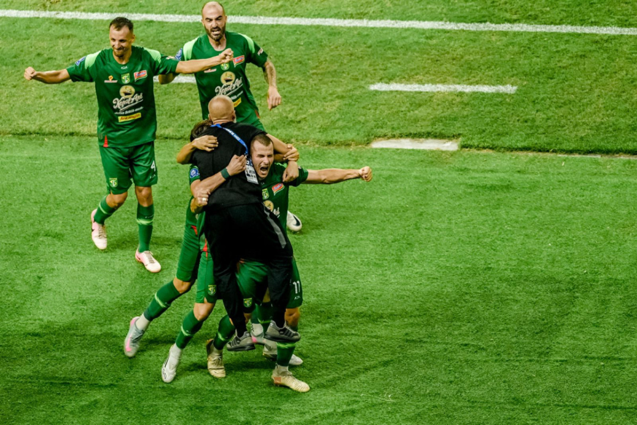 Mihailo Perovic merayakan gol perdananya bersama Green Force musim ini. (Persebaya)