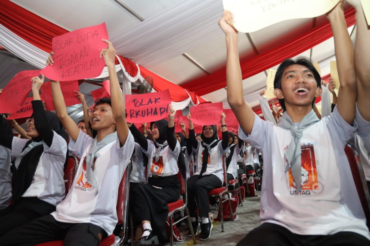 mahasiswa baru mengikuti rangkaian Pengenalan Kehidupan Kampus bagi Mahasiswa Baru (PKKMB) 2025