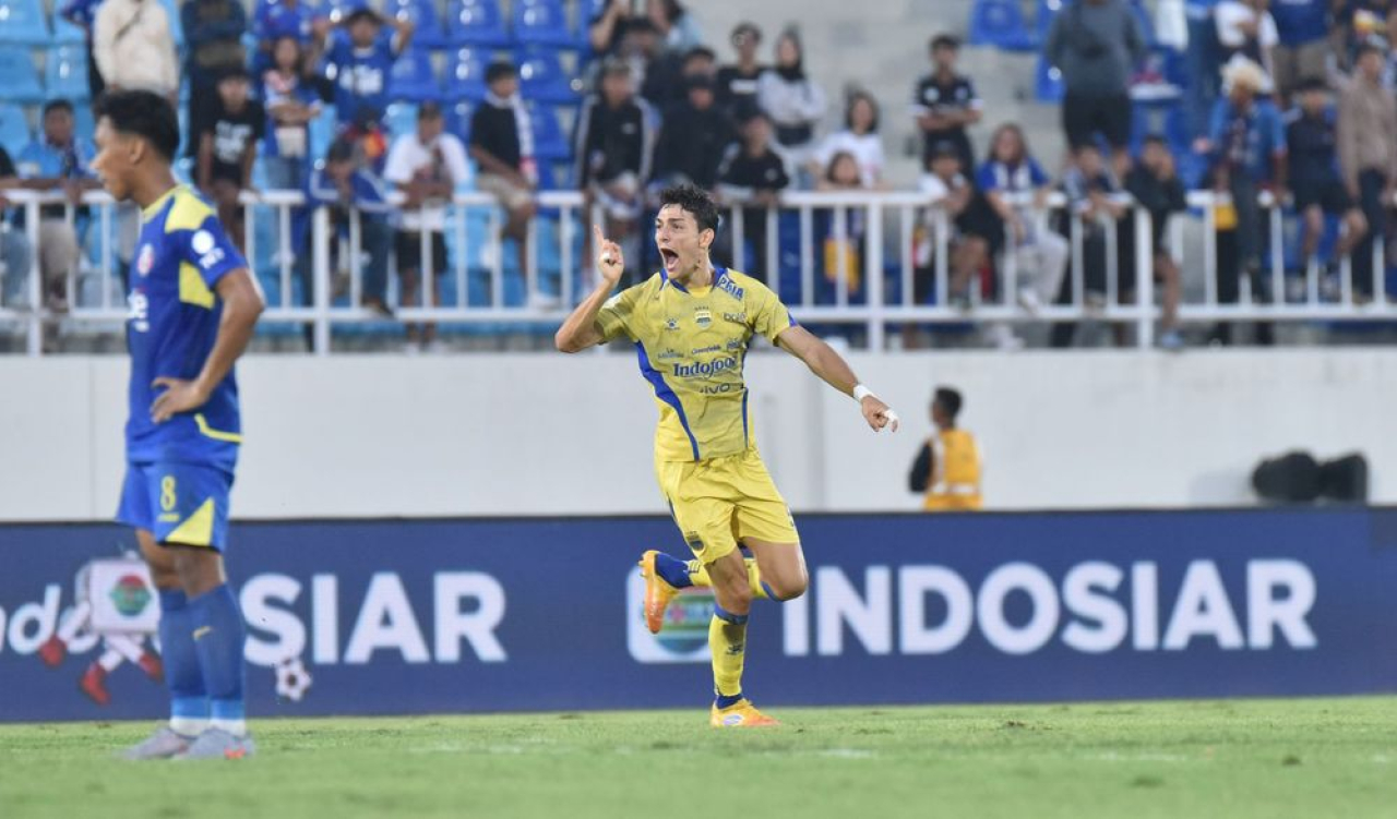 Bek PERSIB, Federico Barba merayakan gol ke gawang Arema FC pada pertandingan pekan keenam Super League 2025/26 di Stadion Kanjuruhan Kepanjen, Kabupaten Malang, Senin, 22 September 2025. (PERSIB.co.id/Fernando Hero)  persib