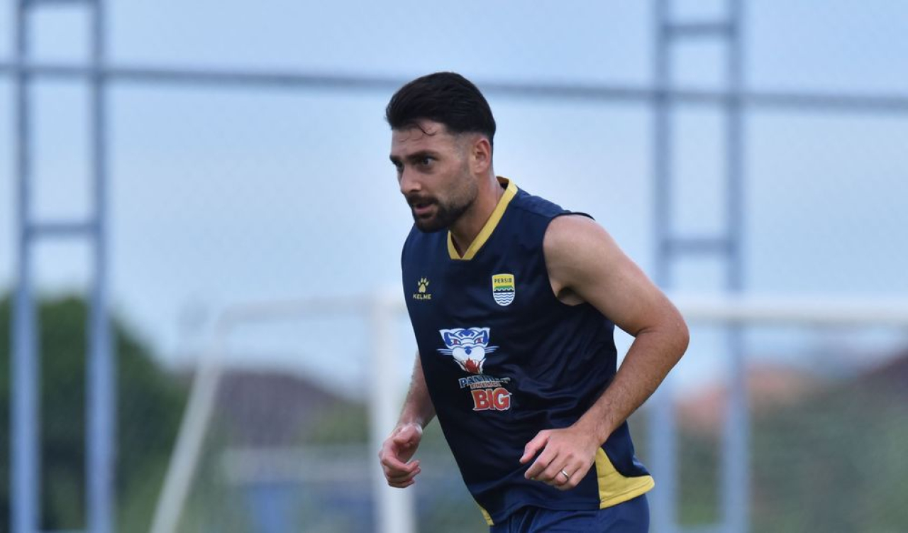 Bek PERSIB, Frans Putros