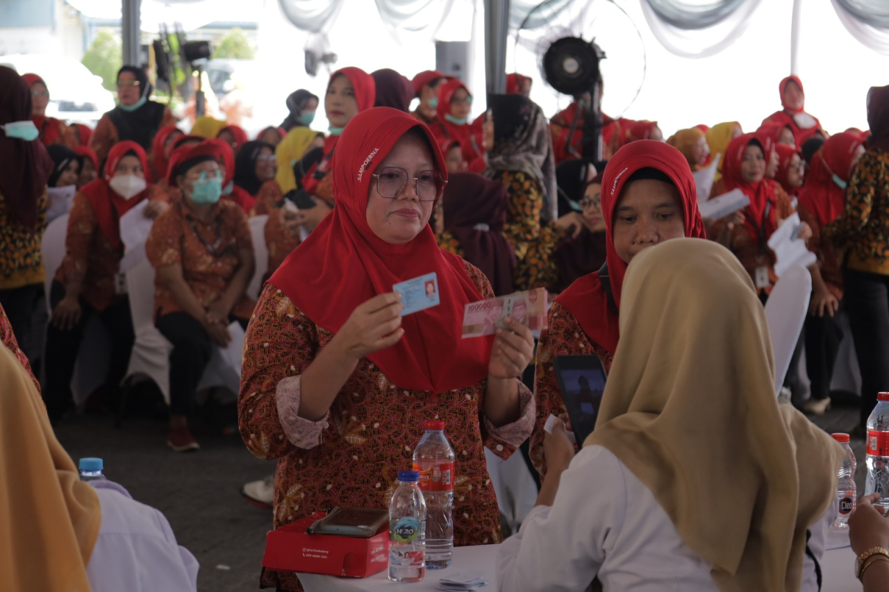 Pemkot Surabaya Gulirkan BLT DBHCHT untuk 8.767 Penerima, Fokus pada Buruh Rokok dan Warga Rentan