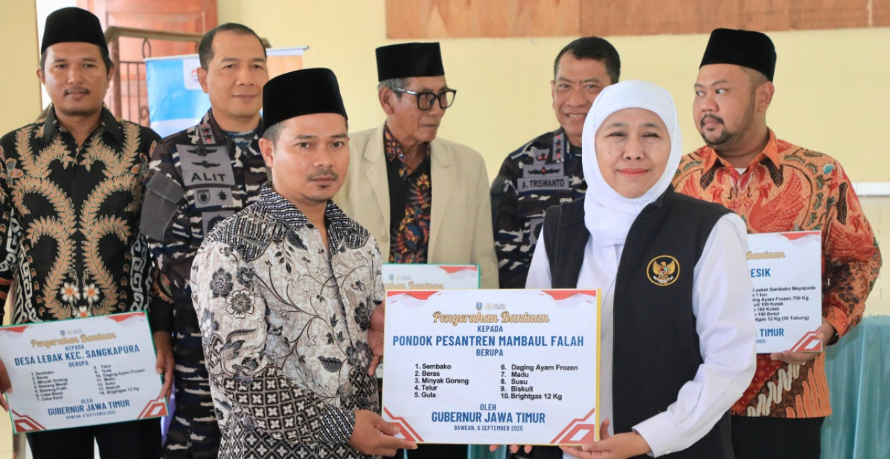 Gubernur Jawa Timur Khofifah Indar Parawansa menunjukkan kepemimpinan tanggap bencana dengan turun langsung ke Pulau Bawean, Kabupaten Gresik, Sabtu (6/9).