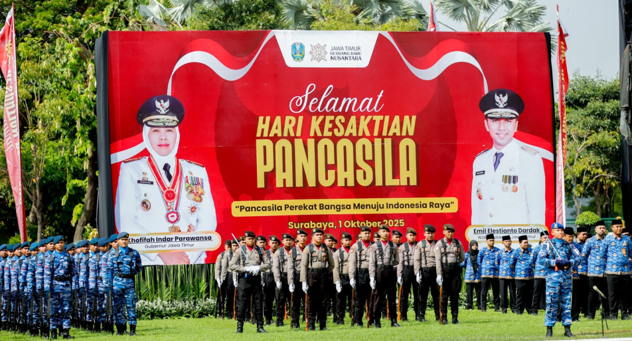 Upacara Peringatan Hari Kesaktian Pancasila halaman Gedung Negara Grahadi, Rabu (1/10).