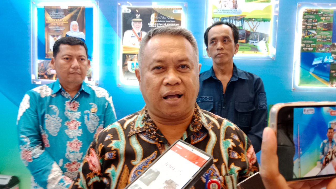 Kepala Dinas Perhubungan Jatim, Nyono saat memberikan keterangan pers disela sela kunjungan Jatim Fest 2025.