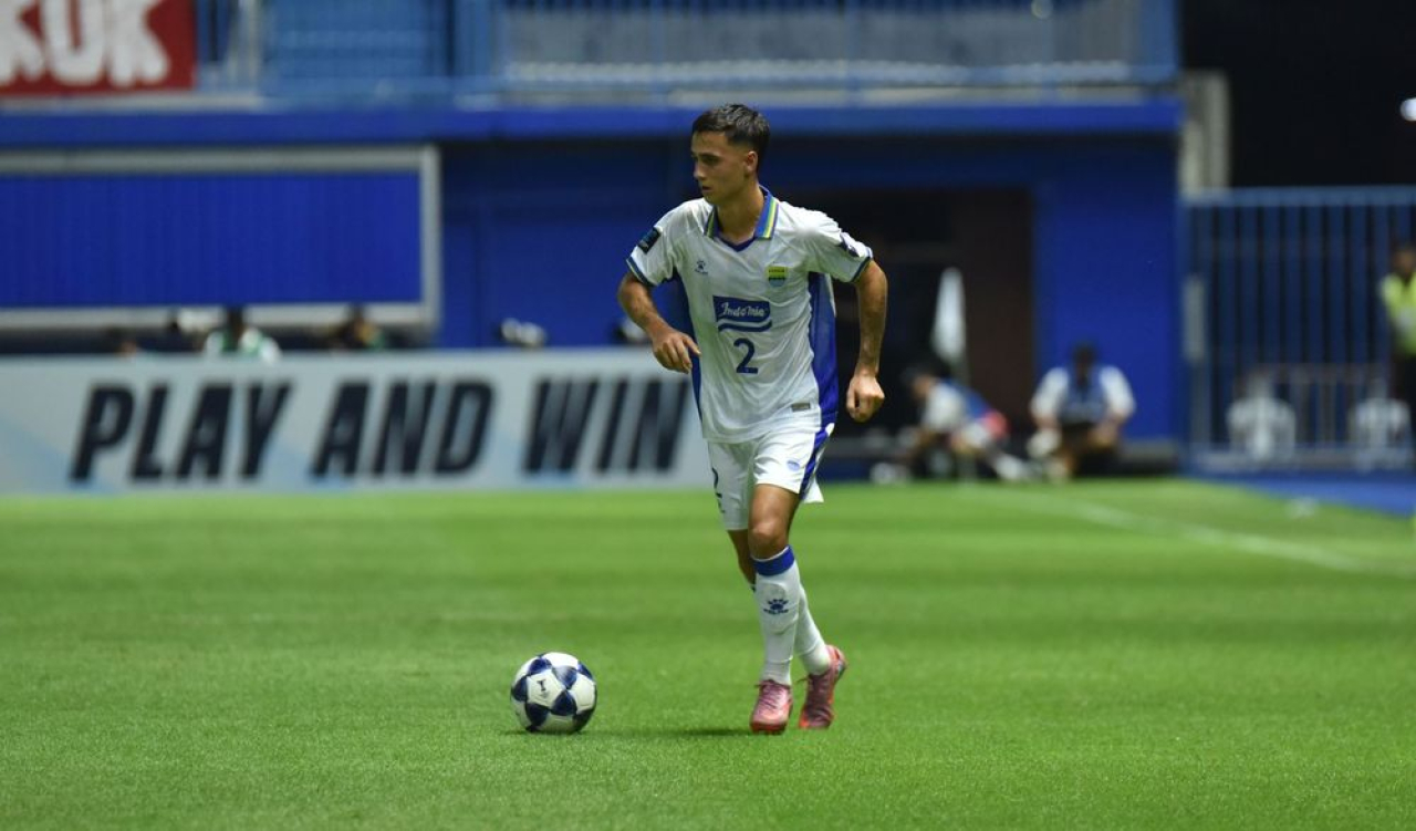Bek kiri PERSIB, Eliano Reijnders