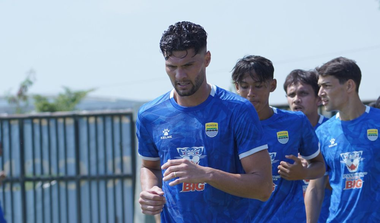 Bek PERSIB, Julio Cesar