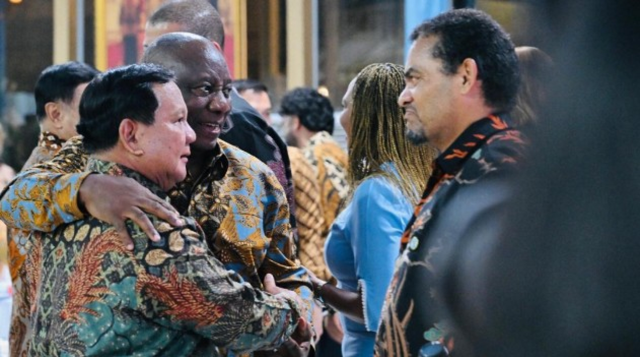Presiden Republik Indonesia, Prabowo Subianto menggelar jamuan santap malam kenegaraan untuk Presiden Republik Afrika Selatan, Matamela Cyril Ramaphosa di Halaman Tengah Istana Kepresidenan, Jakarta, pada Rabu, 22 Oktober 2025. Foto: BPMI Setpres/Laily Ra