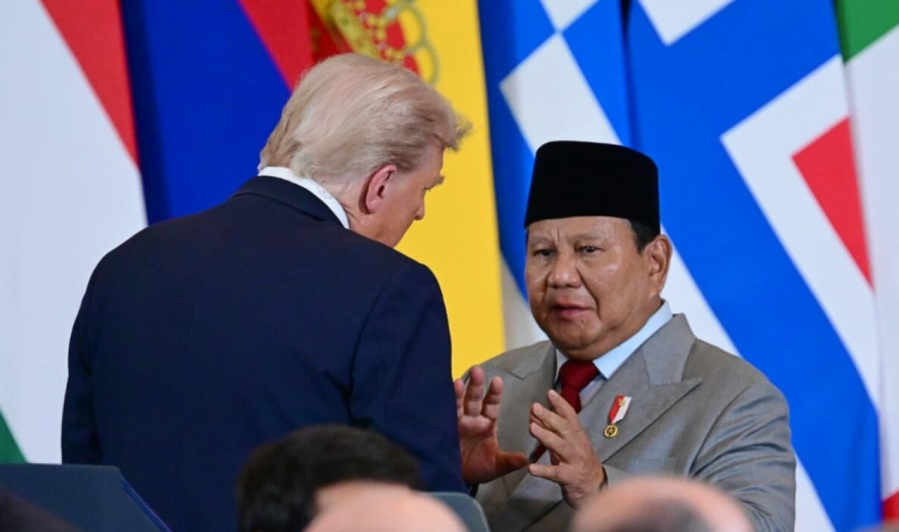 Presiden Prabowo dan Presiden Trump berbincang di International Congress Centre, Sharm El-Sheikh, Mesir, pada Senin, 13 Oktober 2025. Foto: BPMI Setpres/Muchlis Jr