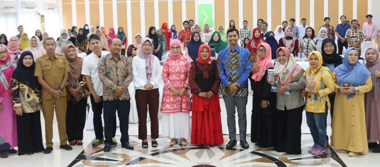 90 pelaku Usaha Mikro, Kecil, dan Menengah (UMKM) dari berbagai daerah di Jawa Timur mengikuti Workshop dan Aksi Nyata bertajuk “Optimalisasi Hilirisasi Kelapa Sawit dan Kakao di Jawa Timur: Diversifikasi Produk, Legalitas UMKM, Akses Pembiayaan, dan Pelu