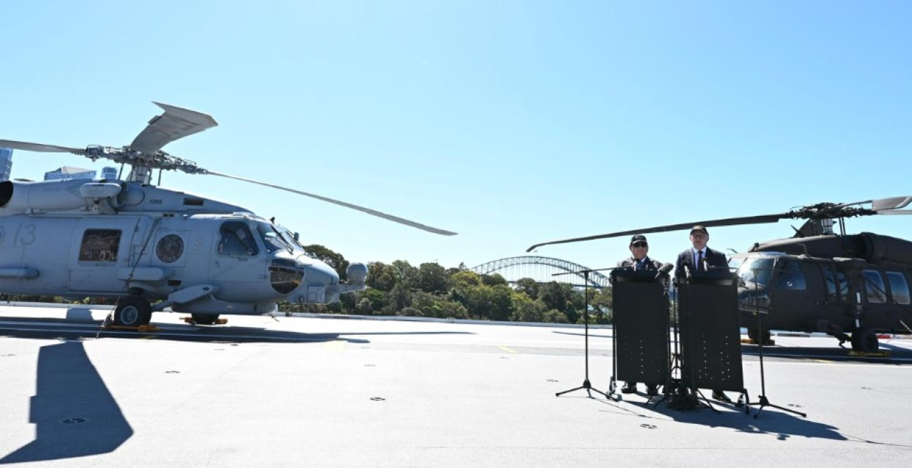 Keterangan pers bersama Presiden Republik Indonesia Prabowo Subianto dan Perdana Menteri Australia Anthony Albanese di atas Kapal HMAS Canberra di Garden Island Naval Base, Sydney, Australia, pada Rabu, 12 November 2025. Foto: BPMI Setpres/Cahyo