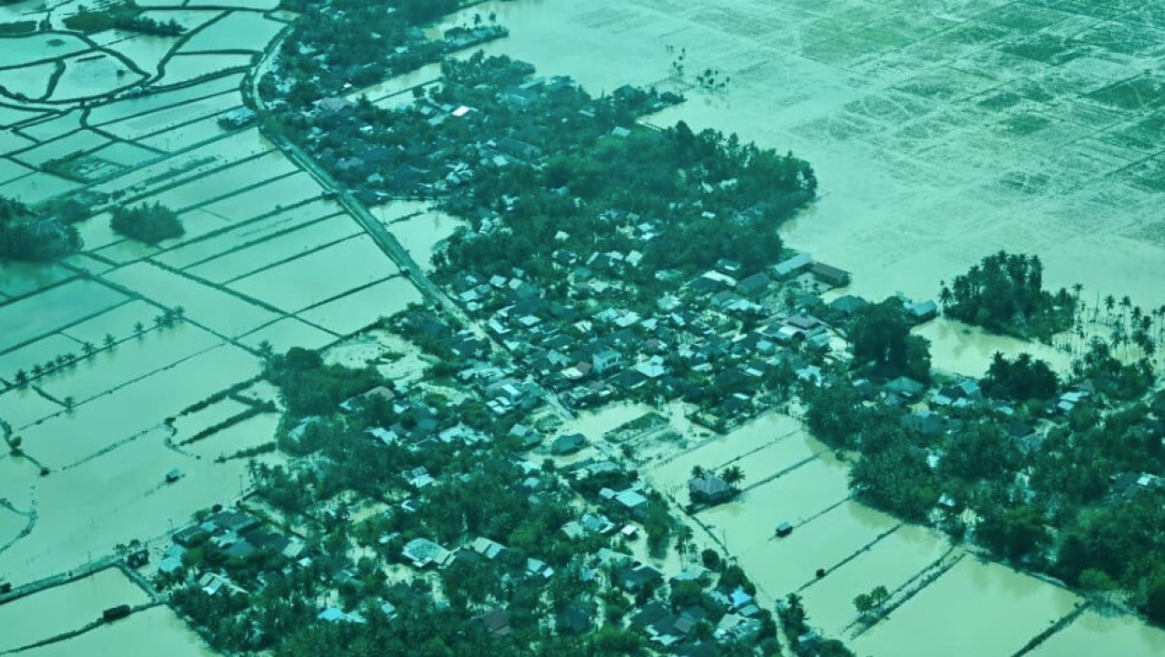 Wilayah terdampak bencana di Provinsi Aceh dari pantauan udara yang didokumentasikan pada Minggu, 7 November 2025. Foto: BPMI Setpres/Cahyo