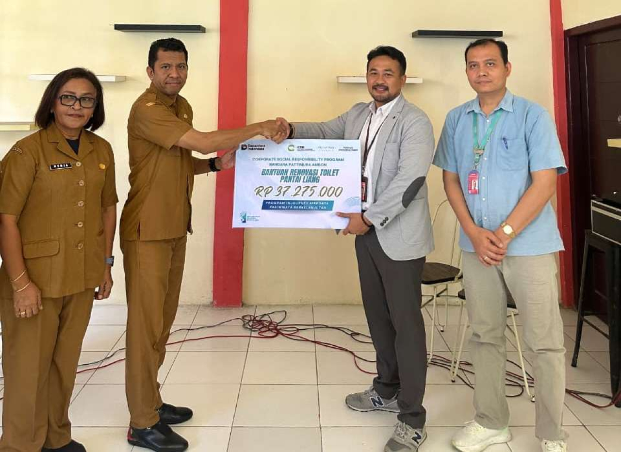Komitmen tersebut diwujudkan melalui program Injourney Airports Pariwisata Berkelanjutan dengan menyalurkan bantuan renovasi fasilitas toilet umum di dua destinasi wisata unggulan Maluku, yakni Pantai Hunimua Liang dan Pantai Natsepa.