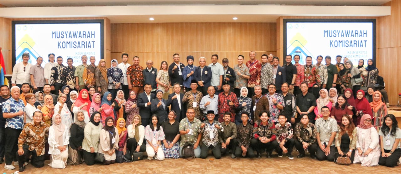 Peserta musyawarah Ikatan Alumni Airlangga (IKA) komisariat Fakultas Hukum UNAIR, Minggu (28/12)