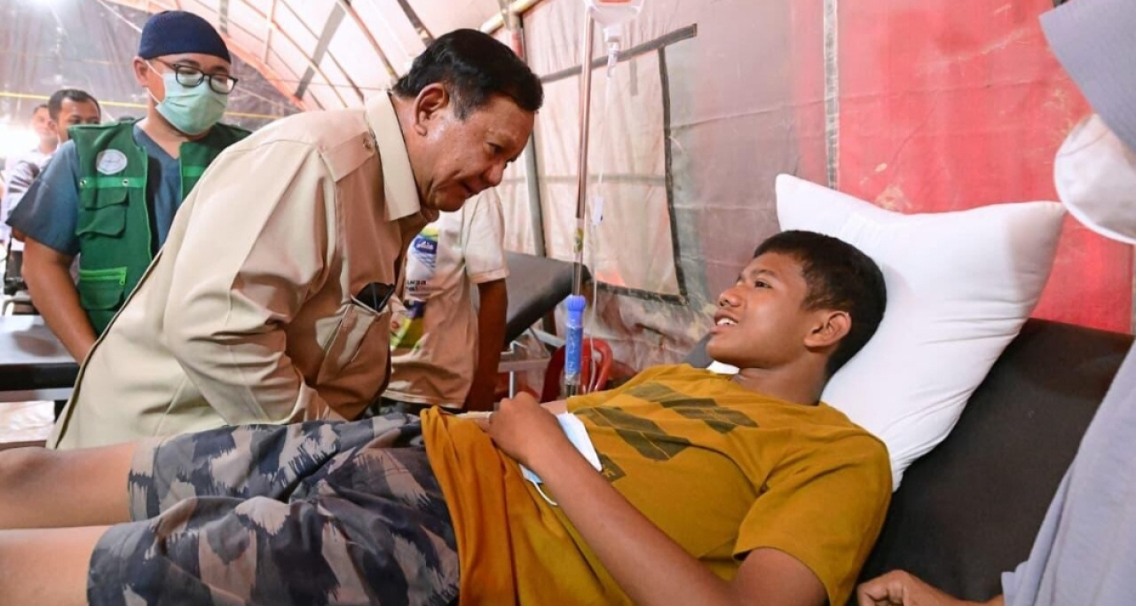 Presiden Prabowo Subianto mengunjungi Kabupaten Aceh Tamiang, Provinsi Aceh, meninjau posko kesehatan di wilayah terdampak bencana pada Jumat, 12 Desember 2025. Foto: BPMI Setpres/Muchlis Jr