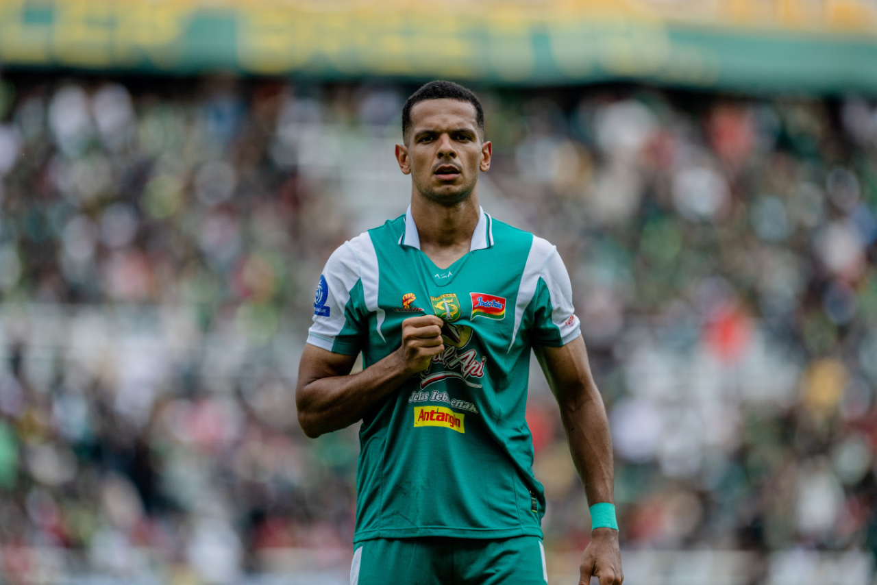 Leo Lelis melakukan selebrasi usai mencetak gol ke gawang Persijap. (Persebaya)