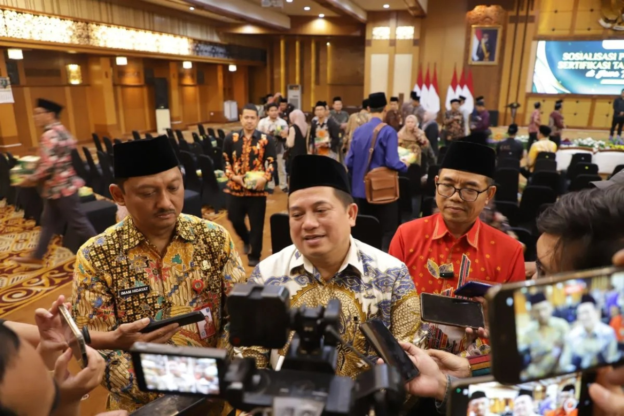 Kepala Kanwil BPN Jatim Asep Heri saat Sosialisasi Percepatan Sertifikasi Tanah Wakaf di Surabaya, Jumat (23/1/2026).
