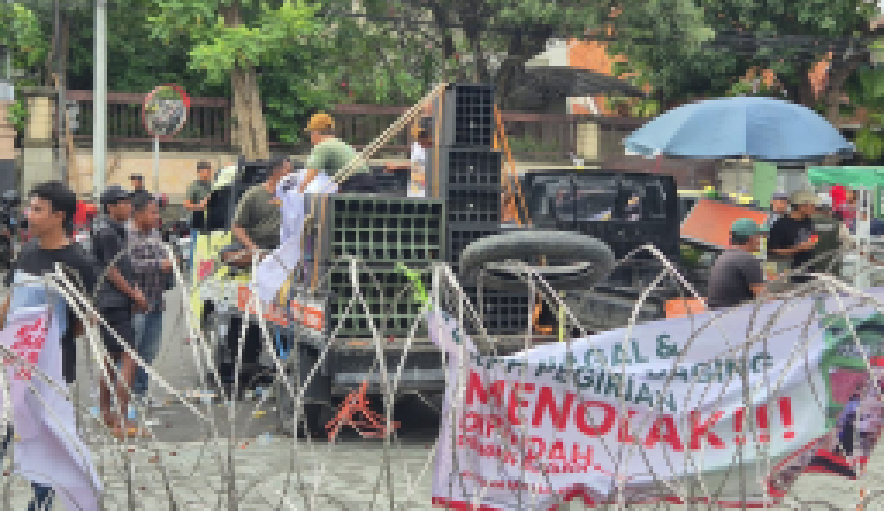 Puluhan Jagal Daging Kembali Kepung DPRD Surabaya, Tolak Relokasi RPH Pegirian