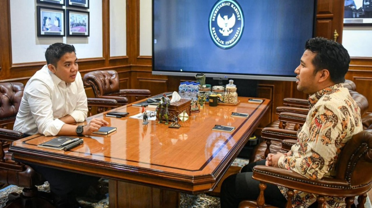 Sekretaris Kabinet Teddy Indra Wijaya menerima kunjungan Wakil Gubernur Jawa Timur Emil Elestianto Dardak di Kantor Sekretariat Kabinet, Jakarta, pada Rabu, 28 Januari 2026. Foto: BPMI Setpres/Akun Media Sosial Sekretariat Kabinet
