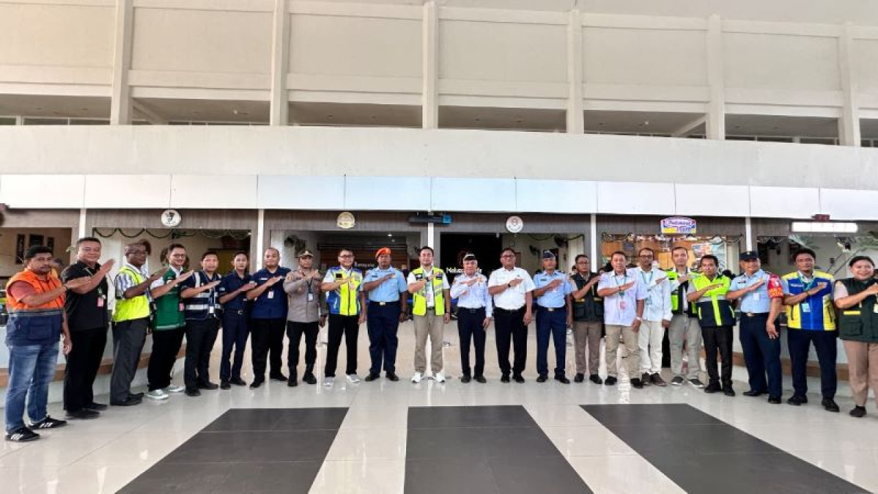 PT Angkasa Pura Indonesia melalui Bandara Internasional Pattimura Ambon secara resmi menutup Posko Angkutan Udara Natal 2025 dan Tahun Baru 2026.