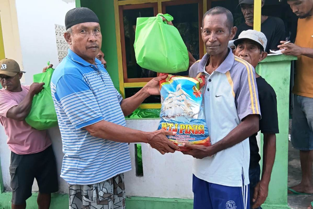 Gubernur Hendrik Lewerissa menyatakan total bantuan sembako menjelang Ramadan tahun ini di seluruh Maluku mencapai lebih dari 2.000 paket.