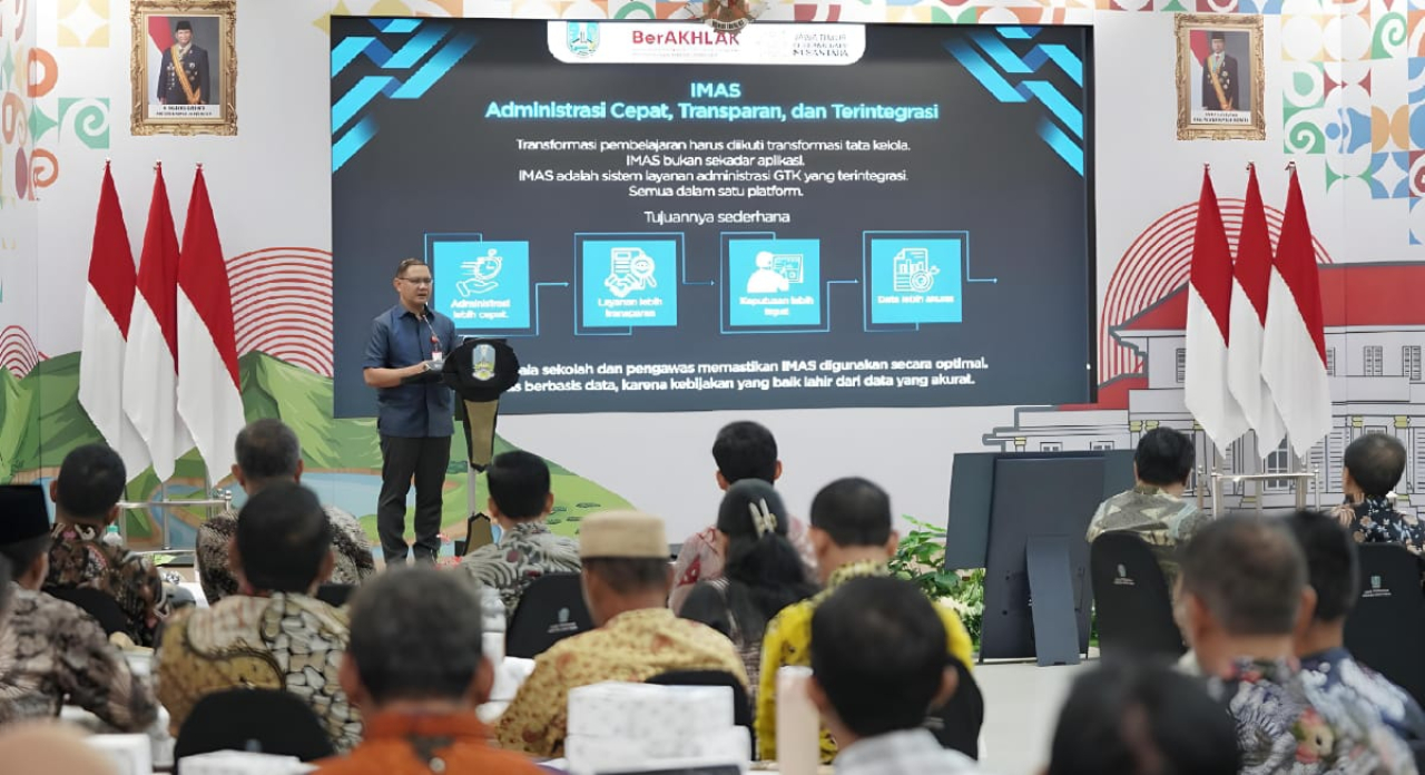 Dindik Jatim meluncurkan IMAS dan Buku Saku GTK untuk mempermudah administrasi guru dan memperkuat tata kelola pendidikan, Jumat (13/2). Foto: Dok. Dindik Jatim