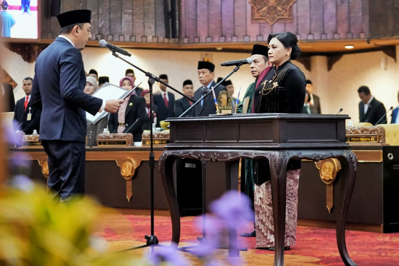DPRD Jawa Timur resmi mengesahkan pergantian antarwaktu (PAW) anggota dewan dari Fraksi PDI Perjuangan Diana Amaliyah Verawatiningsih dalam rapat paripurna yang digelar pada Kamis (5/2/2026)