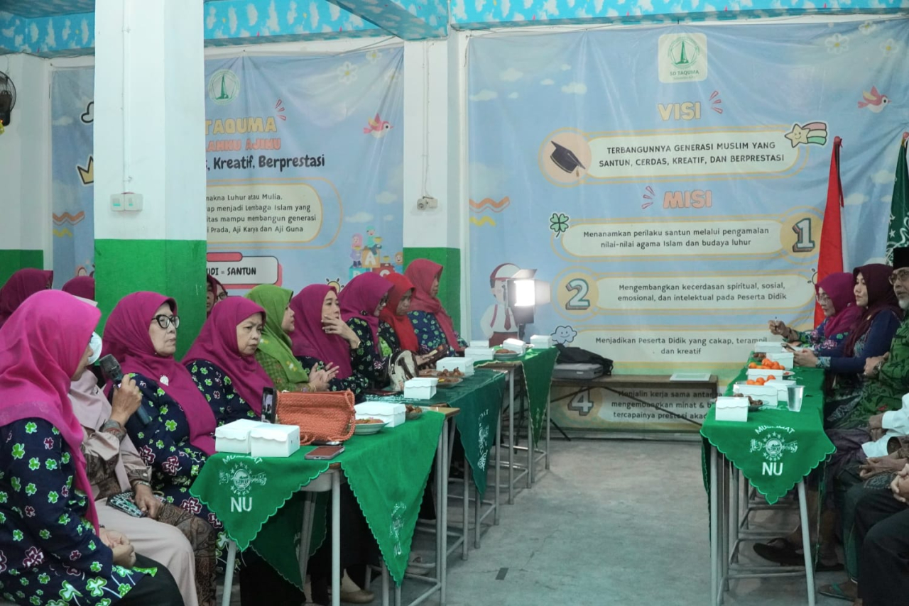 Silaturahmi Lebaran, Ning Lia Serap Aspirasi Muslimat NU Wonocolo
