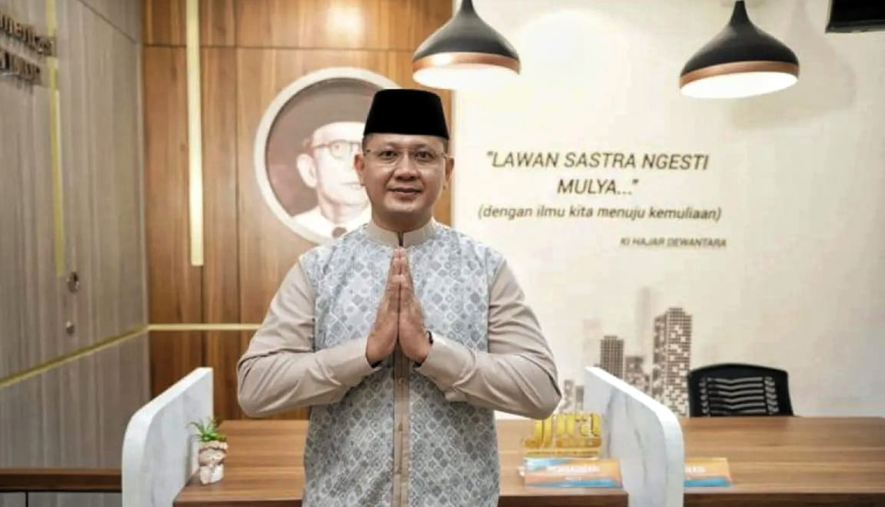 Kepala Dinas Pendidikan Jatim Aries Agung Paewai