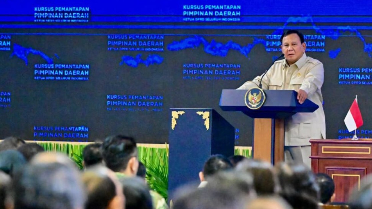 Presiden Prabowo Subianto memberikan pengarahan pada Kursus Pemantapan Pimpinan Daerah (KPPD) Ketua Dewan Perwakilan Rakyat Daerah (DPRD) seluruh Indonesia yang digelar di Kompleks Akademi Militer Magelang, Jawa Tengah, pada Sabtu, 18 April 2026. Foto: BP
