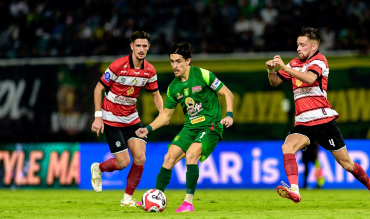 Francisco Rivera saat berlaga di pertandingan melawan Madura United. (Persebaya)