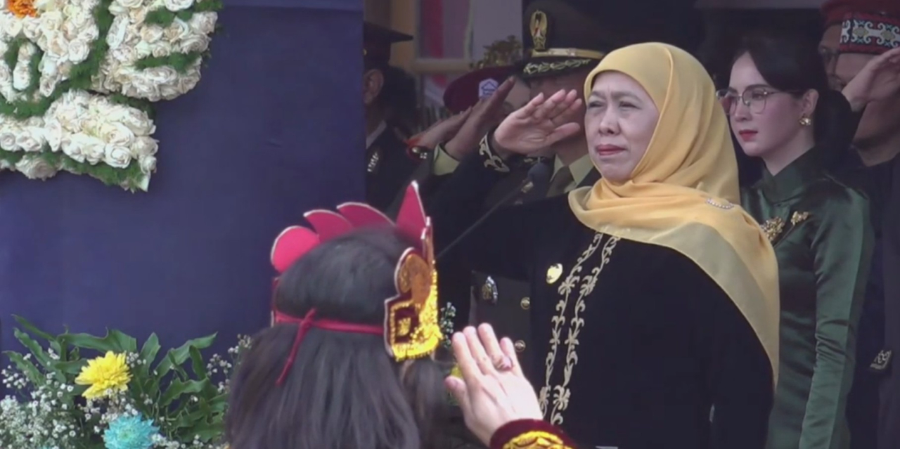 Gubernur Jawa Timur Khofifah Indar Parawansa pada Peringatan Hari Pendidikan Nasional (Hardiknas) 2026 di Gedung Negara Grahadi, Surabaya, Senin (4/5)