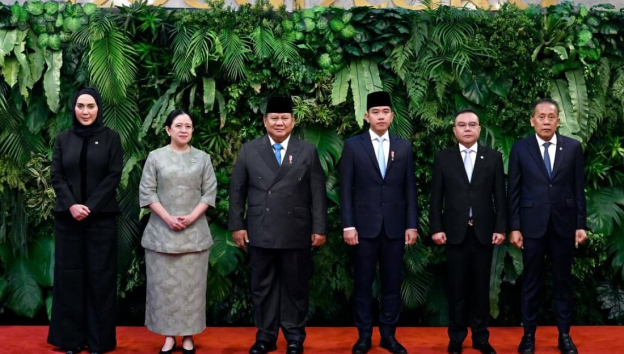 Presiden Prabowo Subianto berfoto bersama dengan Wakil Presiden RI, Ketua DPR RI, dan para Wakil Ketua DPR RI pada acara Pidato Presiden RI pada Rapat Paripurna DPR RI ke-19 Masa Persidangan V Tahun Sidang 2025-2026 dalam Rangka Penyampaian Kerangka Ekono