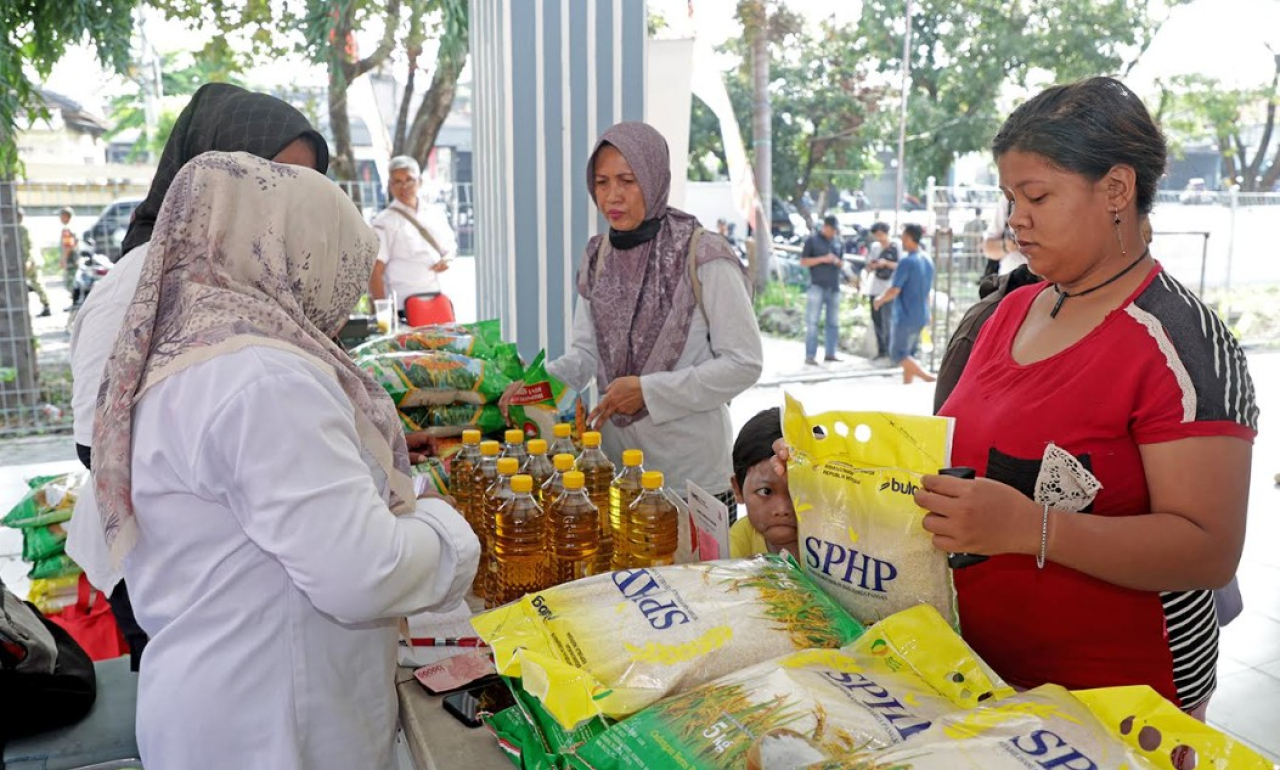 Pemkot Surabaya Gelar Pasar Murah di Lidah Wetan, Warga Serbu Kebutuhan Pokok Harga Terjangkau