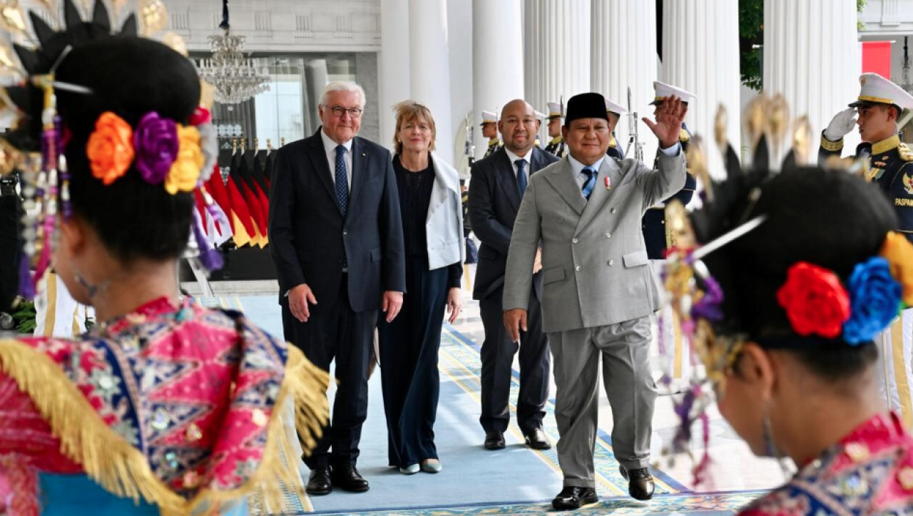 Presiden Republik Indonesia, Prabowo Subianto menggelar jamuan santap siang kenegaraan sebagai bagian dari rangkaian kunjungan kenegaraan Presiden Republik Federal Jerman, Frank-Walter Steinmeier beserta Ibu Elke Büdenbender di Istana Negara, Jakarta, pad