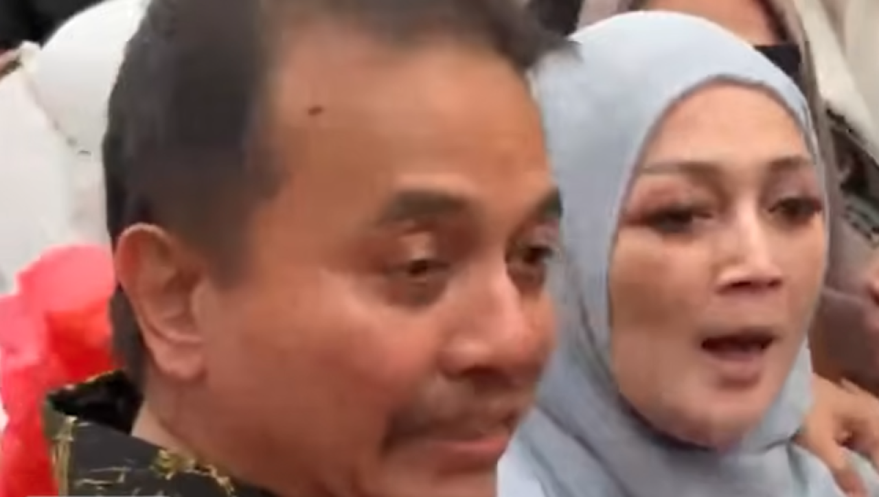 Roy Suryo dan Tifauziah Tyassuma