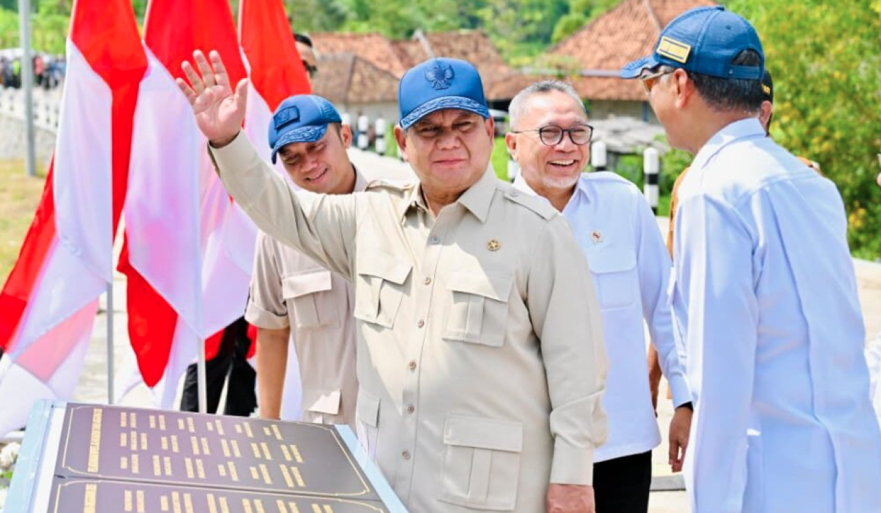Presiden Prabowo Subianto meresmikan ruas jalan sepanjang 1.151 kilometer yang tersebar di seluruh Indonesia dan menjadi bagian dari pelaksanaan Instruksi Presiden Jalan Daerah (IJD), dalam kunjungan kerja ke Kabupaten Sampang, Provinsi Jawa Timur, pada S