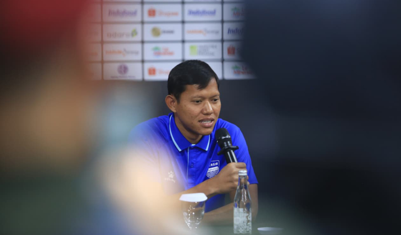 Gelandang PERSIB Bandung, Adam Alis