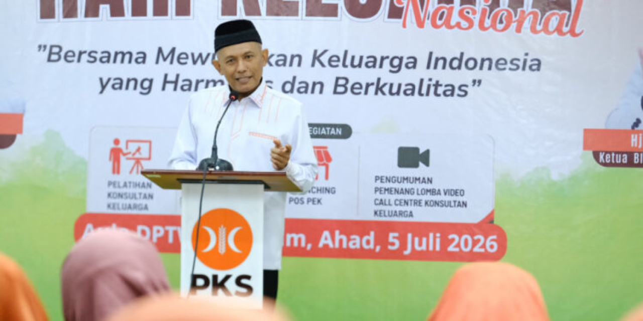 Ketua DPW PKS Jawa Timur, Bagus Prasetia Lelana saat pelatihan kepada ratusan konsultan keluarga dari seluruh kabupaten/kota dalam rangka memperingati Hari Keluarga Nasional (Harganas) 2026.