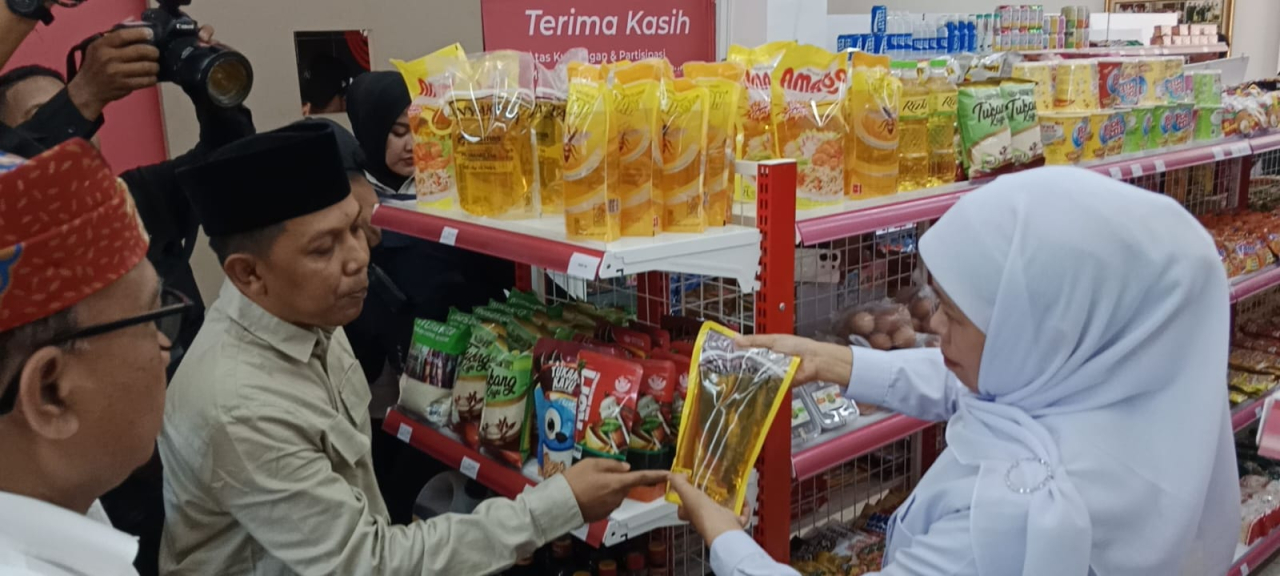 Khofifah Tinjau Koperasi Kelurahan Merah Putih Tukang Kayu, Dorong Penguatan Ekosistem Ekonomi Kerakyatan