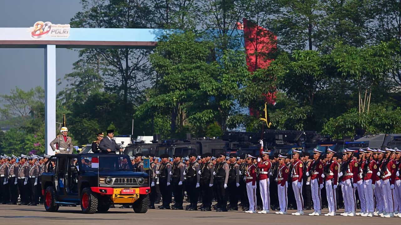 Presiden Prabowo Subianto memimpin Upacara Peringatan ke-80 Hari Bhayangkara Tahun 2026 di Lapangan Satuan Latihan Korbrimob, Cikeas, Kabupaten Bogor, pada Rabu, 1 Juli 2026. Foto: BPMI Setpres/Muchlis Jr