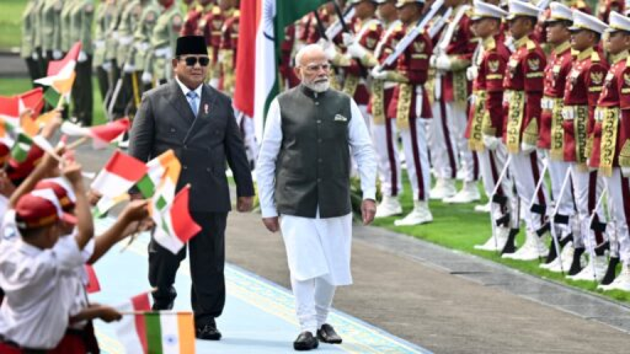 Presiden Republik Indonesia, Prabowo Subianto secara resmi menyambut kedatangan Perdana Menteri (PM) India, Narendra Modi dalam rangka kunjungan kenegaraan di Istana Merdeka, Jakarta, pada Selasa, 7 Juli 2026. Foto: BPMI Setpres/Cahyo