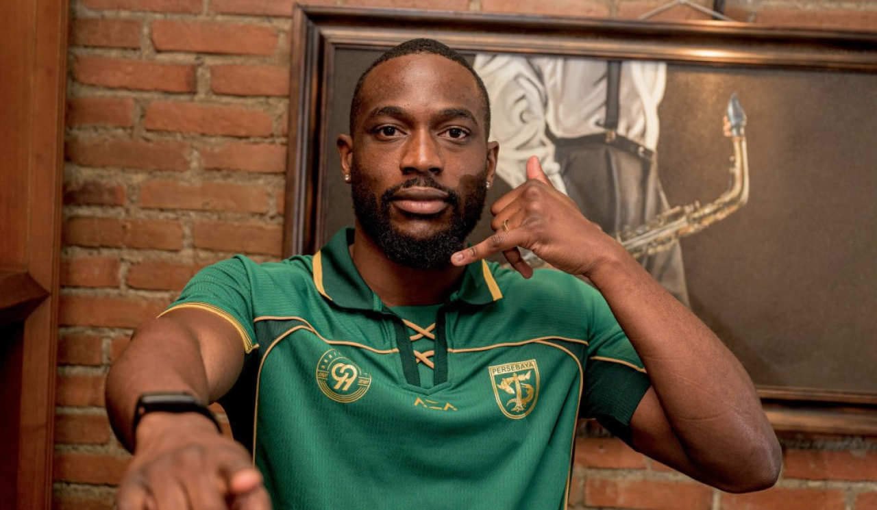 Yann Mabella resmi memperkuat Persebaya untuk musim kompetisi 2026/2027. (Persebaya)