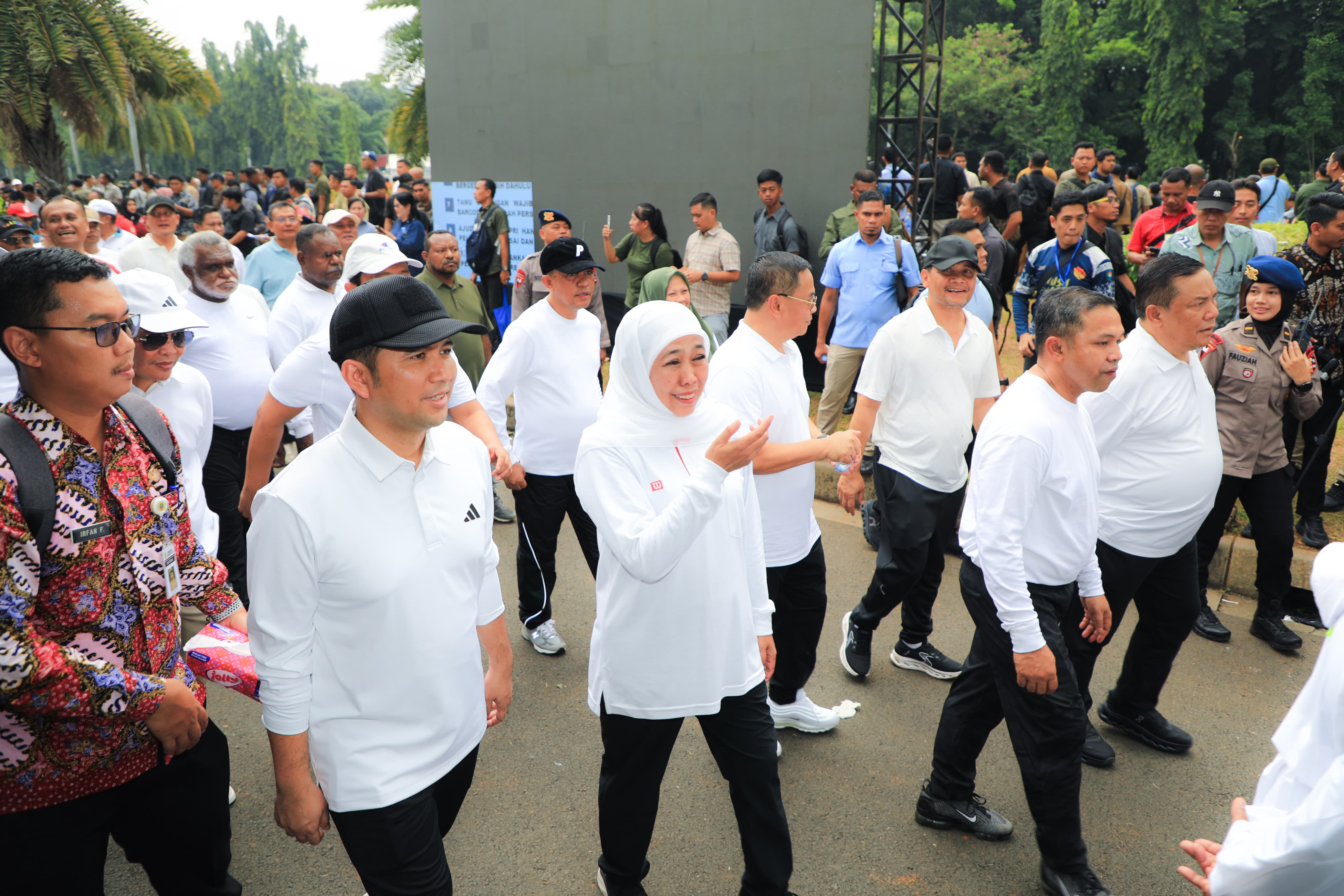Gubernur dan Wakil Gubernur Jawa Timur terpilih, Khofifah Indar Parawansa dan Emil Elestianto Dardak, turut serta dalam gladi kotor pelantikan kepala daerah di Kawasan Monumen Nasional, Jakarta, Selasa (18/2).