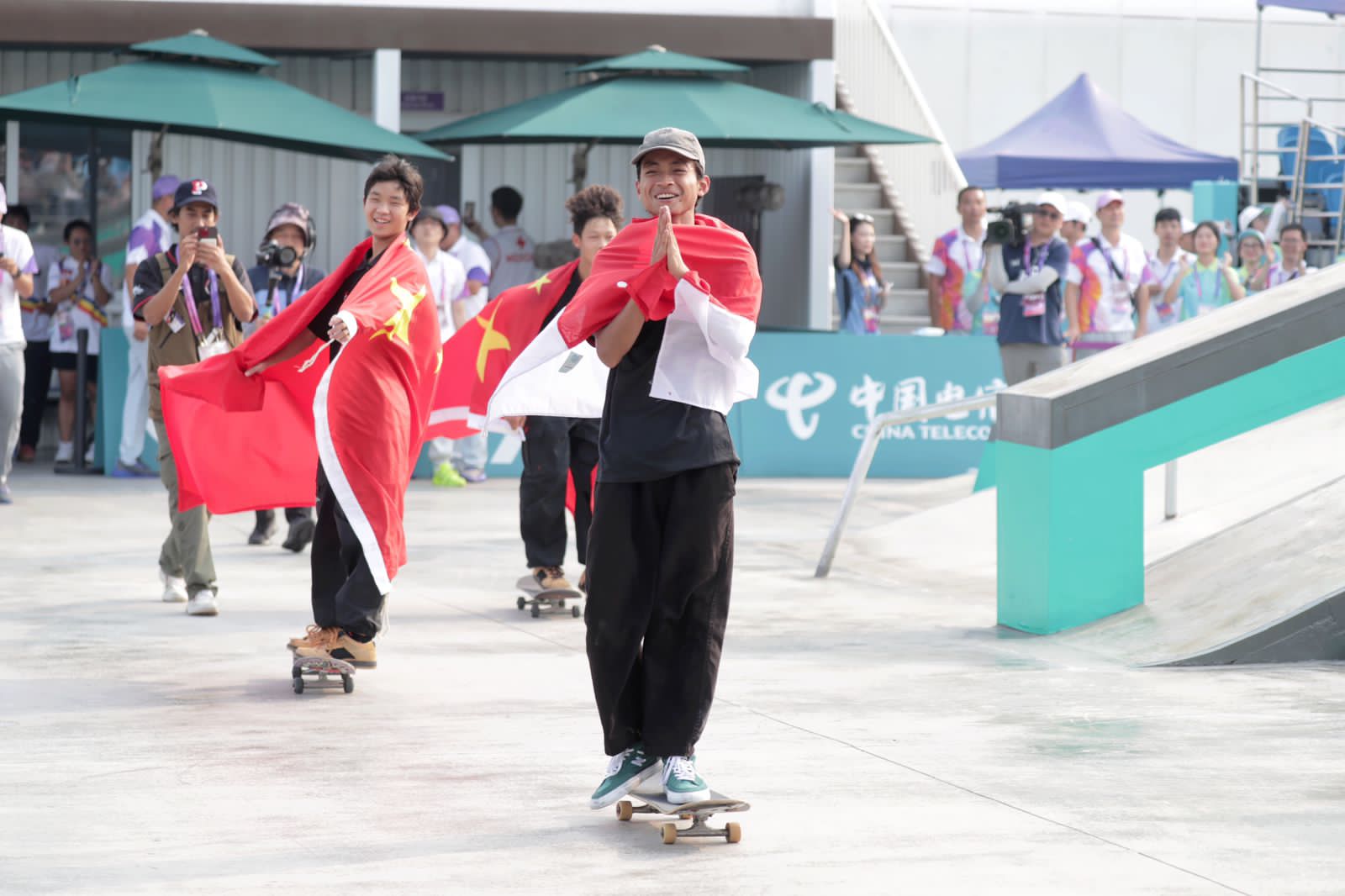 Atlet skateboard Indonesia Sanggoe Darma Tanjung menambah perolehan medali perak untuk Indonesia di ajang Asian Games 2022 Hangzhou. 