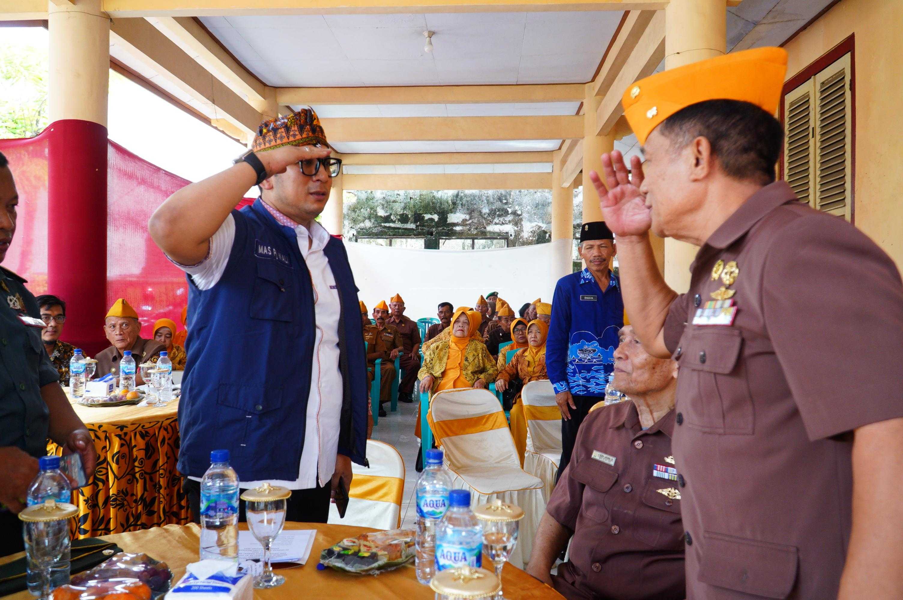 Pj Wali Kota Mojokerto Moh. Ali Kuncoro saat menghadiri peringatan Hari Ulang Tahun (HUT) ke-67 LVRI dan HUT ke-43 Pemuda Panca Marga (PPM) pada hari Kamis (18/1/2024)