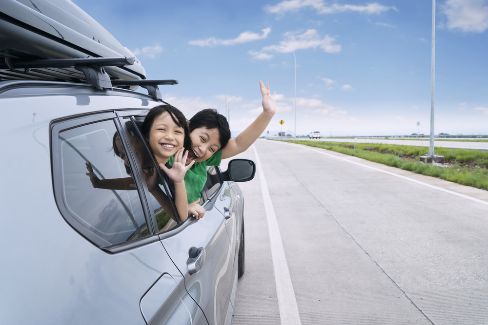 Road Trip menjadi salah satu tren wisata baru yang naik daun sejak pandemi COVID-19. Alternatif wisata satu ini sangat cocok dilakukan bersama keluarga dengan menggunakan kendaraan pribadi, khususnya mobil. 