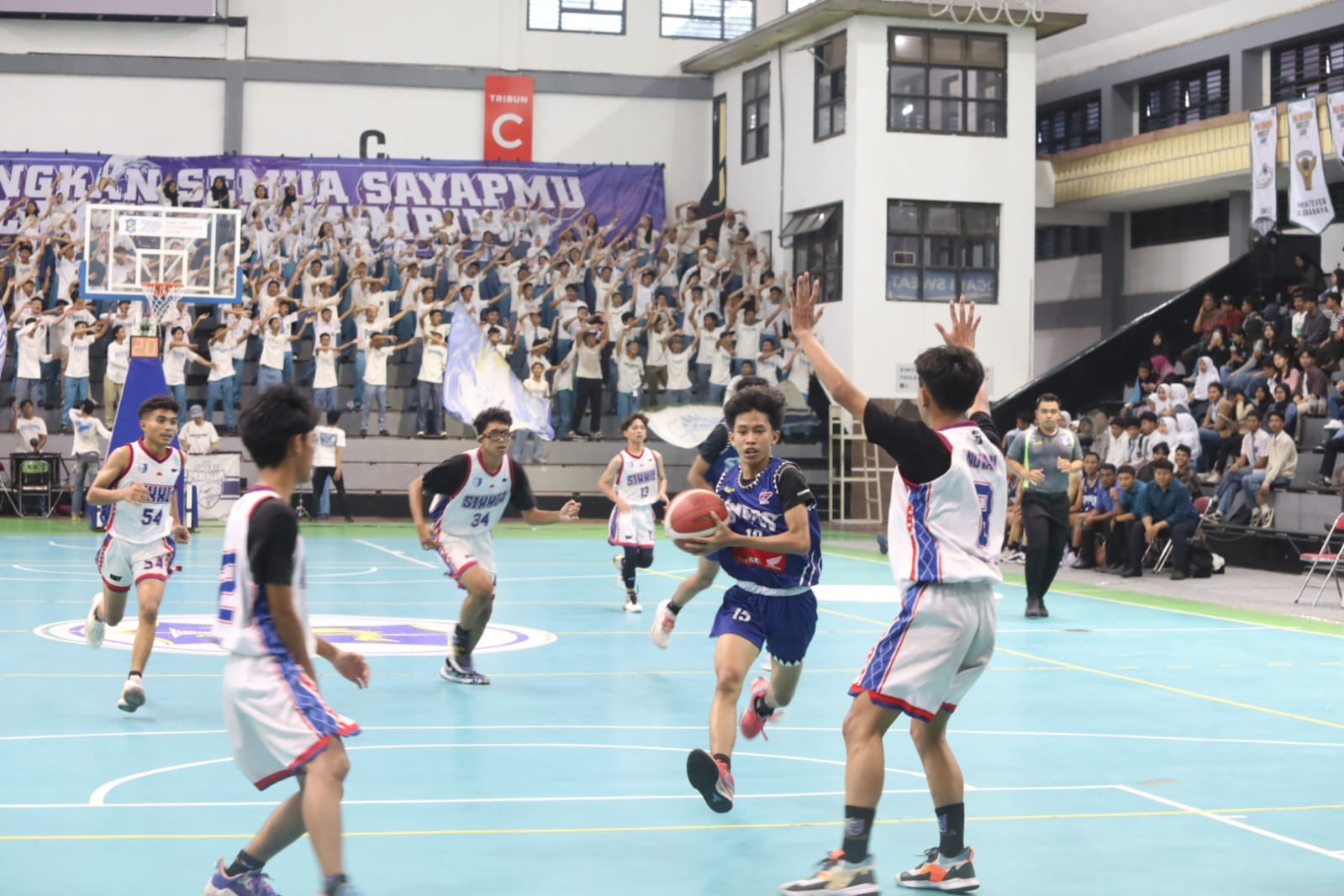 Wali Kota Eri Cahyadi Buka Kejuaraan Bola Basket Antar SMA/SMK Se-Surabaya