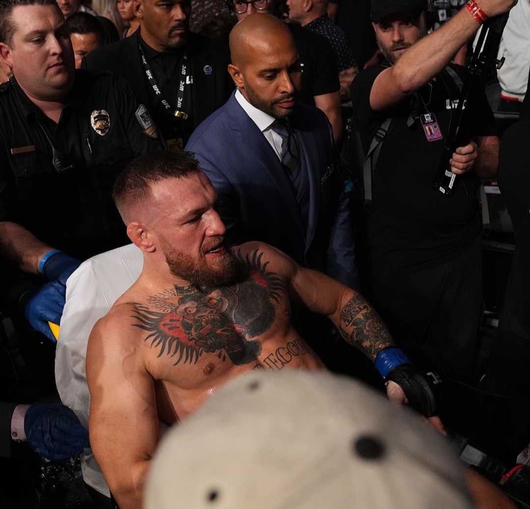 Connor McGregor Dijatuhkan Poirier di Ronde Pertama