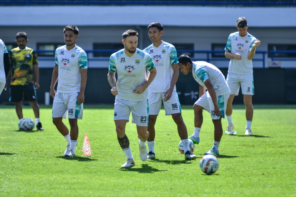 Ada Di Papan Atas Tak Bikin Persib Over Confidence